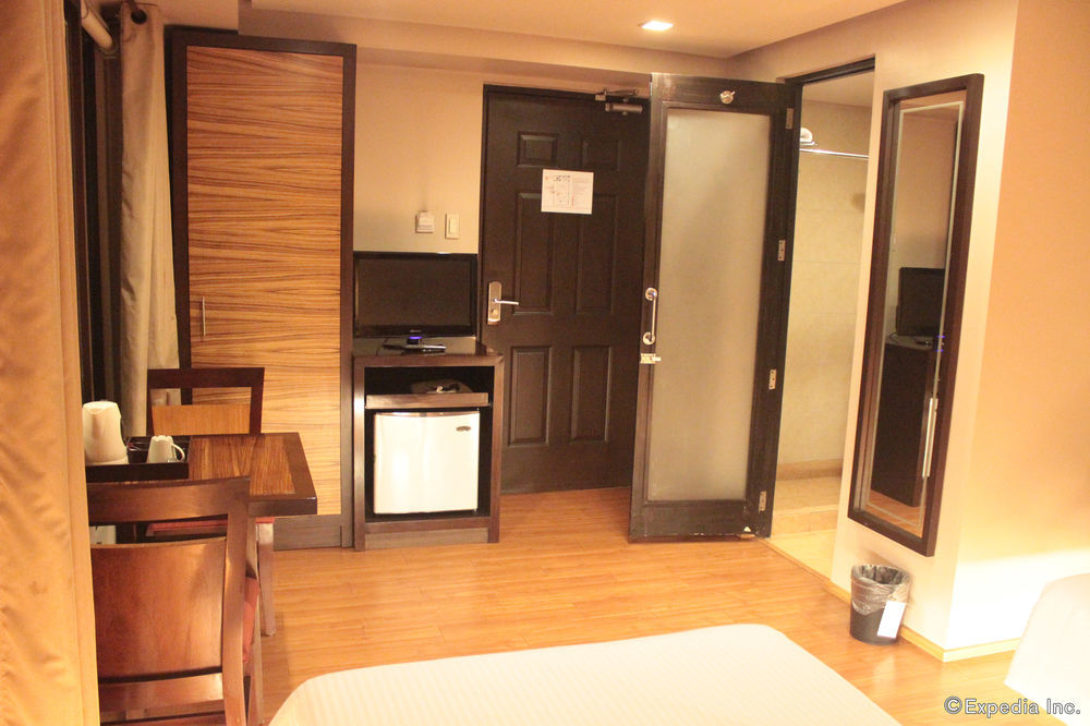 Soleste Suites Quezon City Buitenkant foto