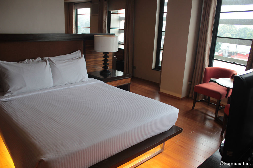 Soleste Suites Quezon City Buitenkant foto