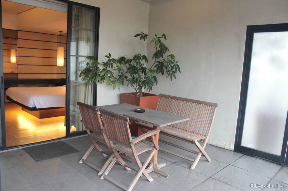 Soleste Suites Quezon City Buitenkant foto