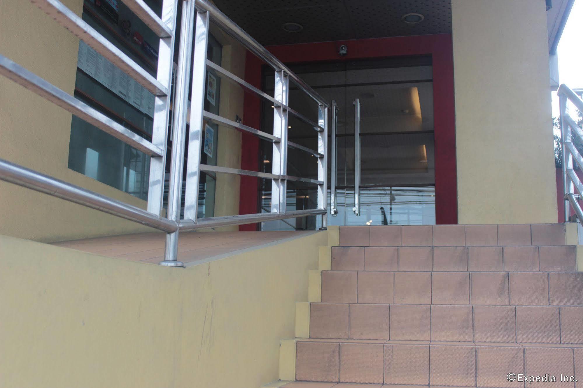 Soleste Suites Quezon City Buitenkant foto
