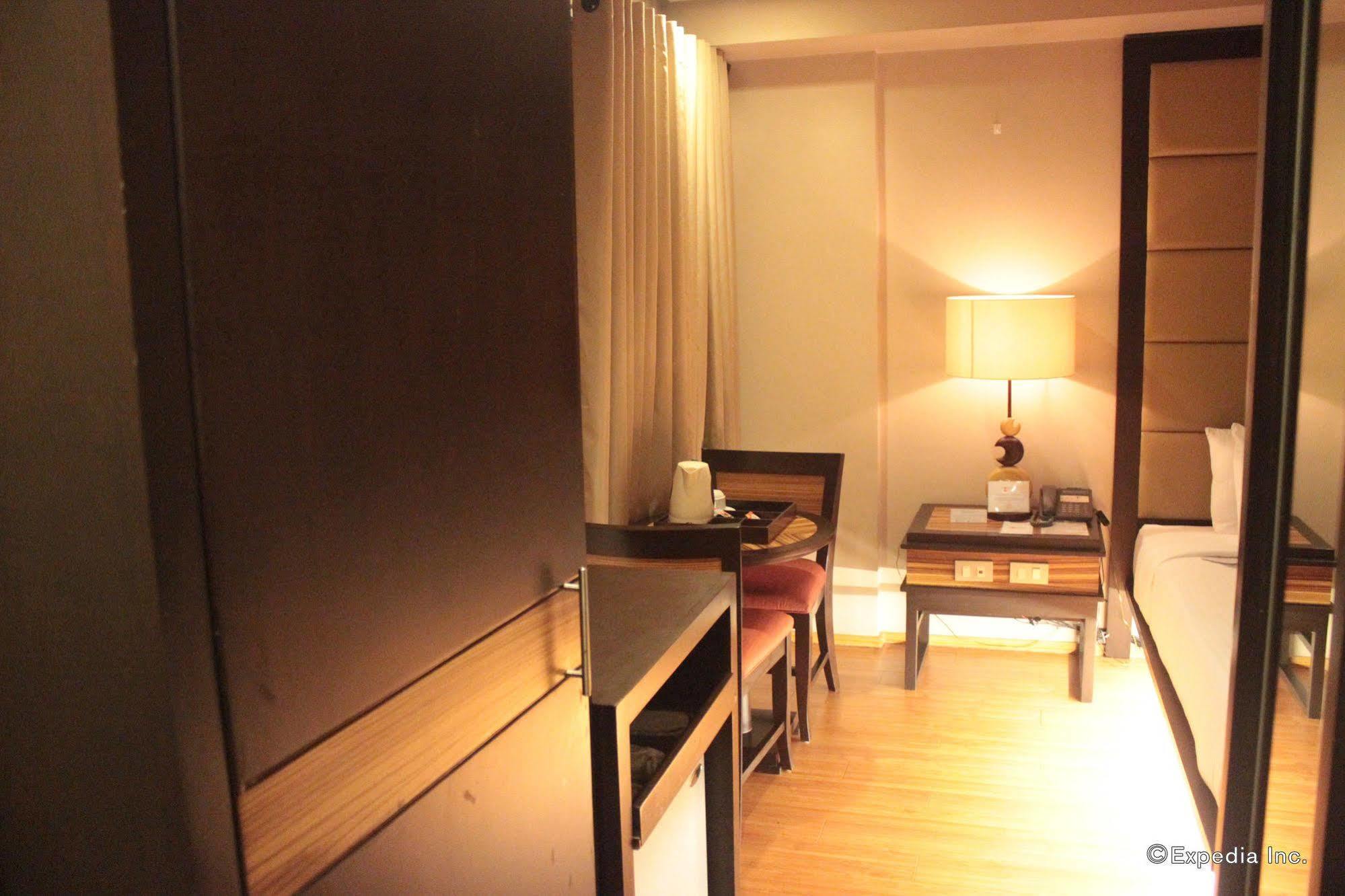 Soleste Suites Quezon City Buitenkant foto