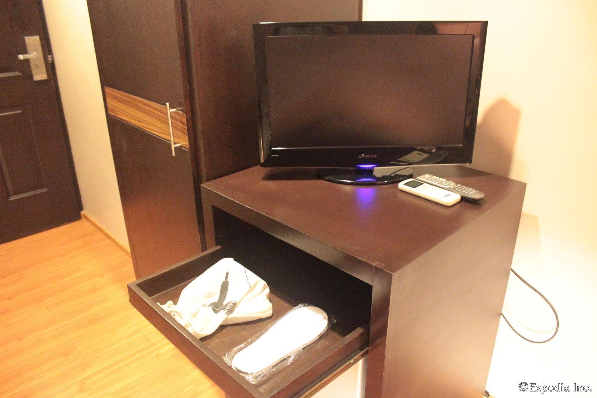 Soleste Suites Quezon City Buitenkant foto