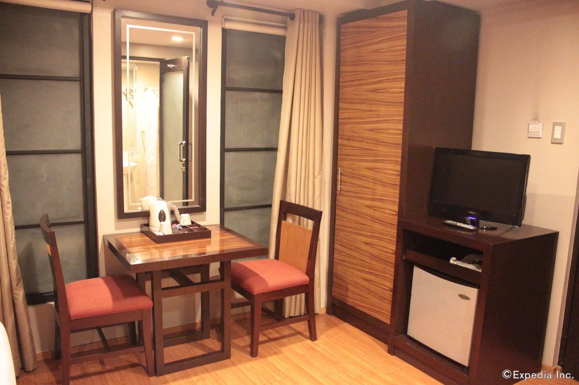Soleste Suites Quezon City Buitenkant foto