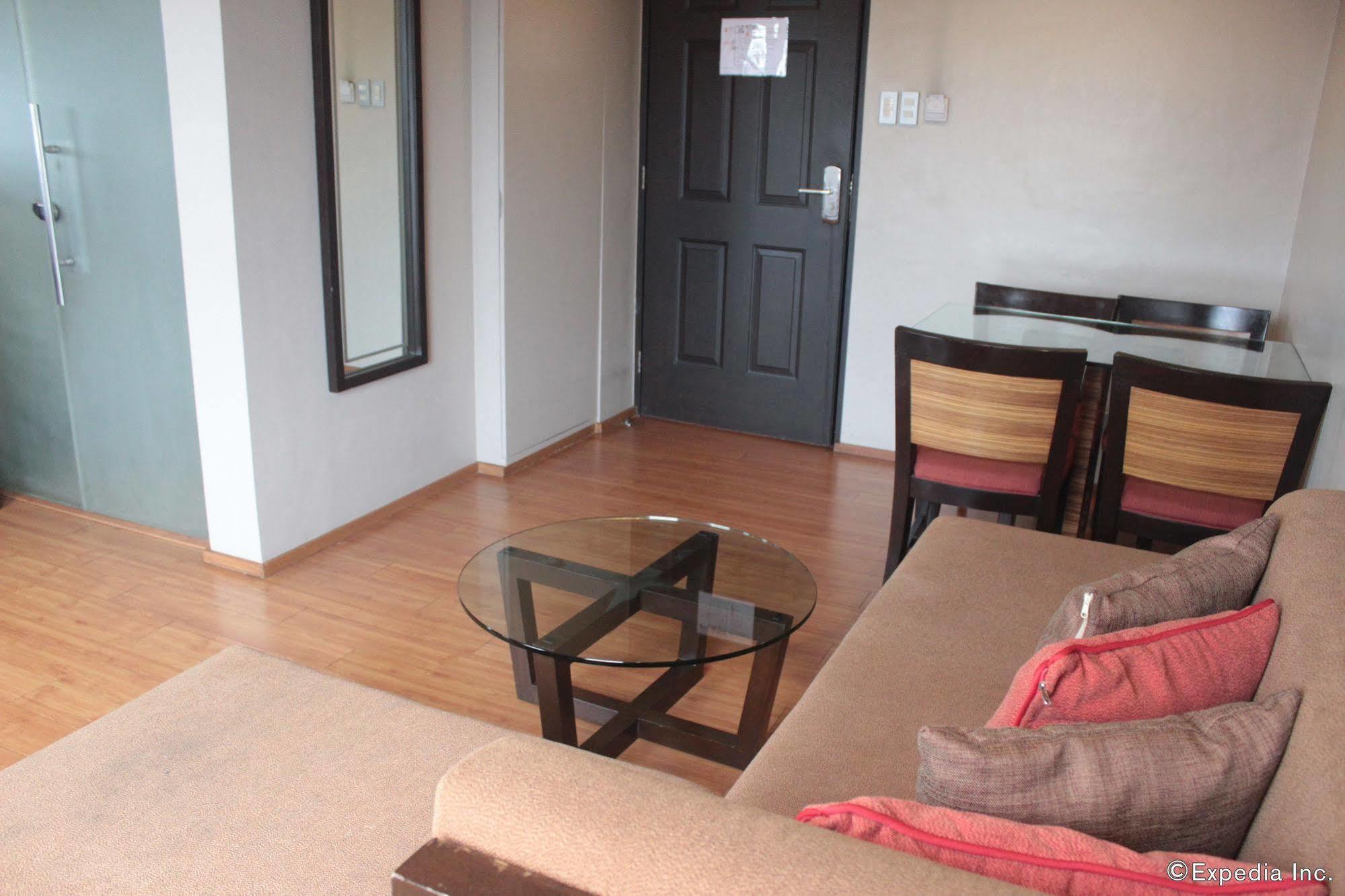 Soleste Suites Quezon City Buitenkant foto