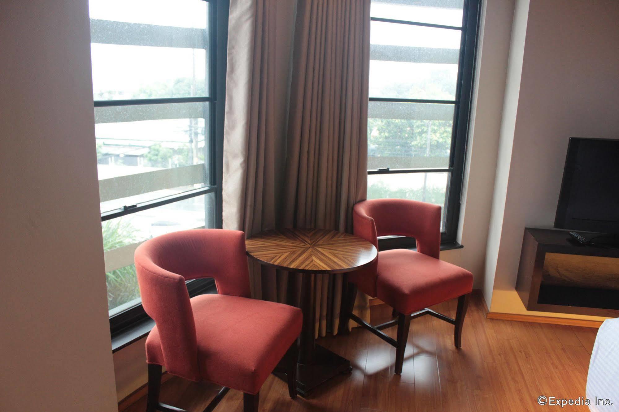 Soleste Suites Quezon City Buitenkant foto