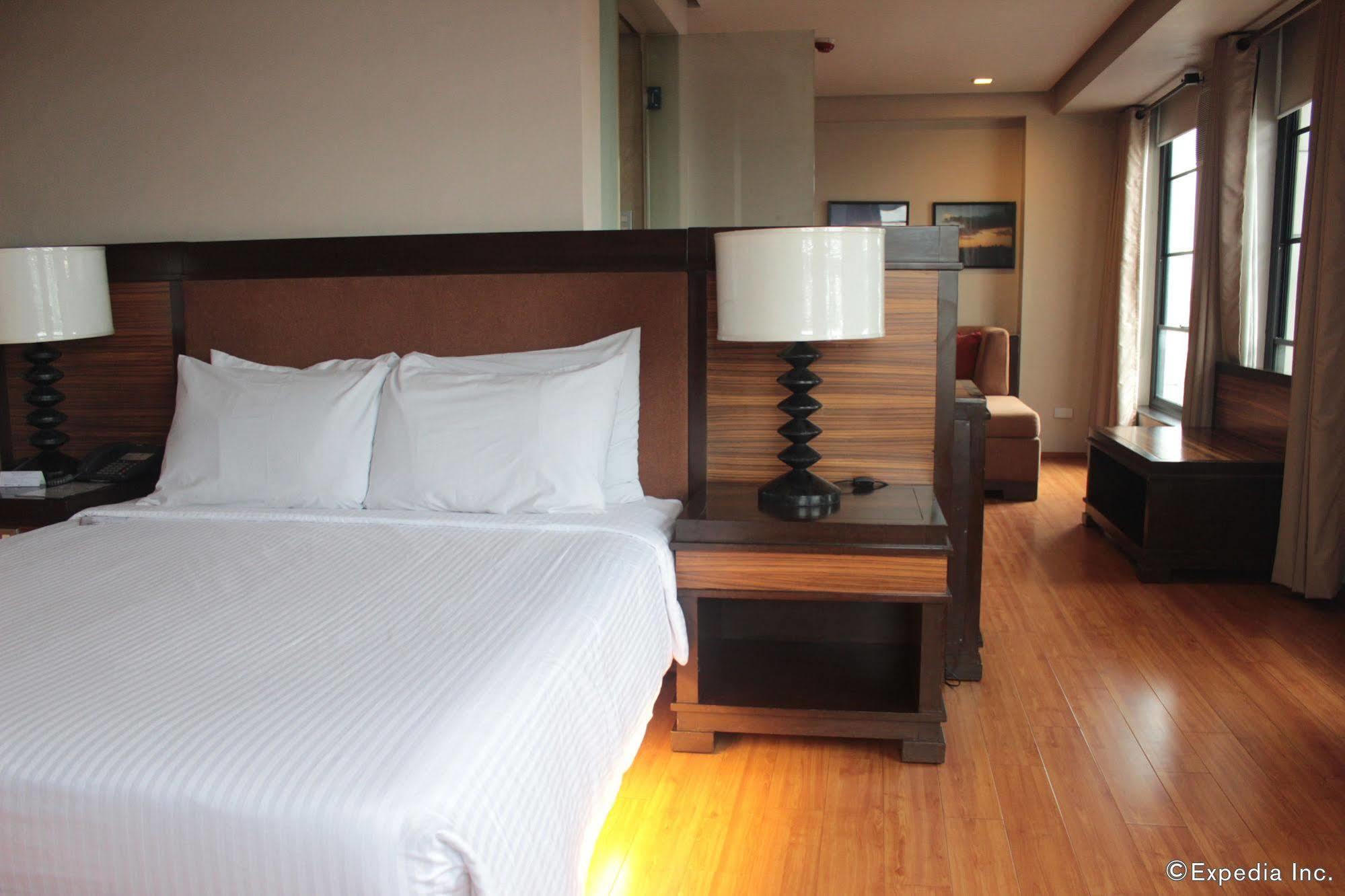 Soleste Suites Quezon City Buitenkant foto