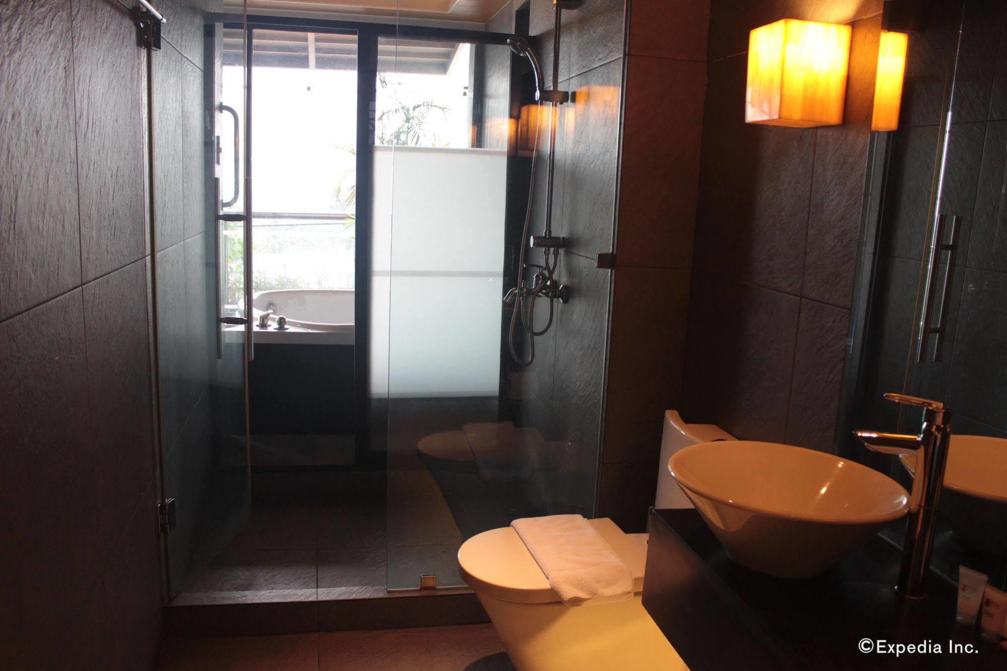 Soleste Suites Quezon City Buitenkant foto