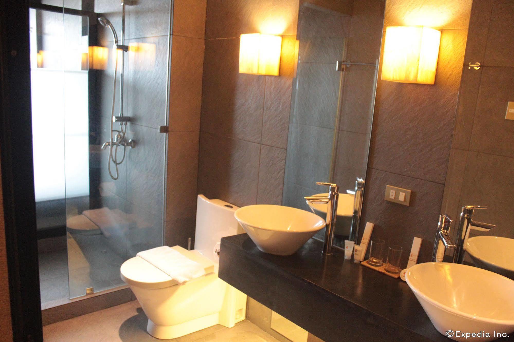 Soleste Suites Quezon City Buitenkant foto