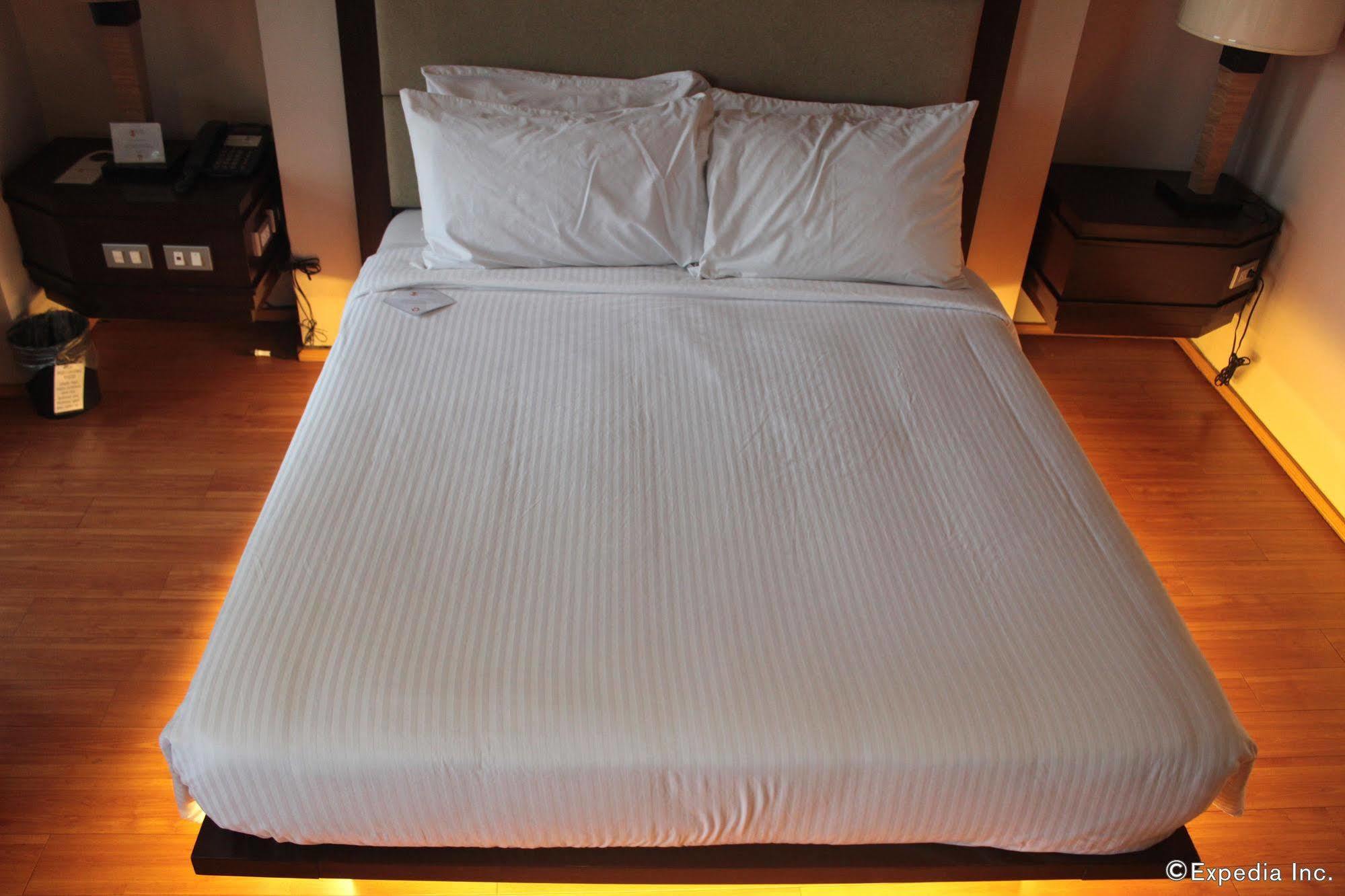 Soleste Suites Quezon City Buitenkant foto