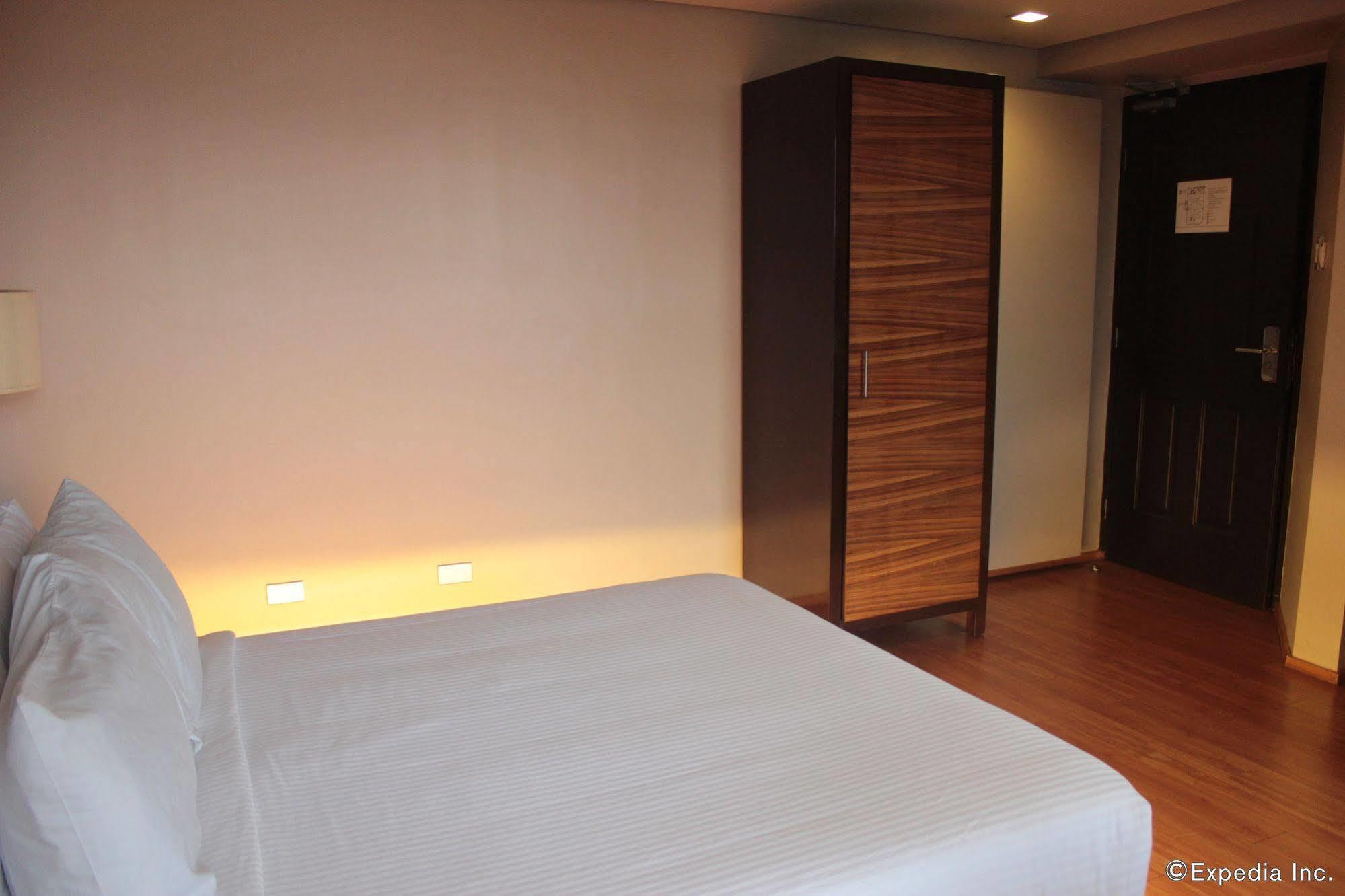 Soleste Suites Quezon City Buitenkant foto